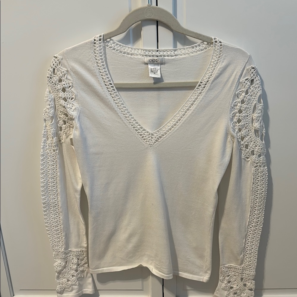 Cache Medium crochet sleeve top